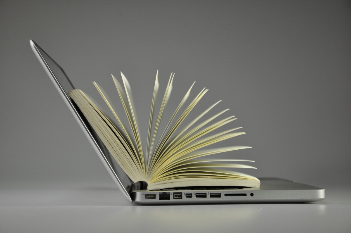 laptop knjiga
