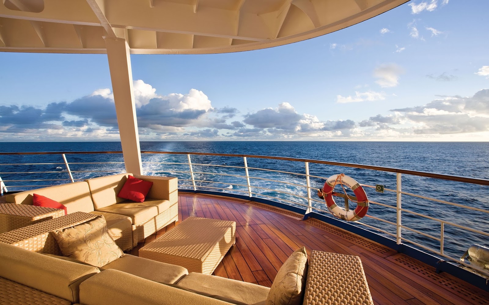 luxury-yacht-deck-wallpaper